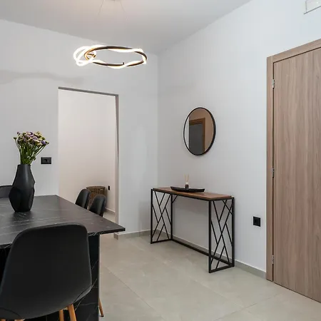 Belvedere Luxury 2br Near The Old Town * העיירה רתימנו